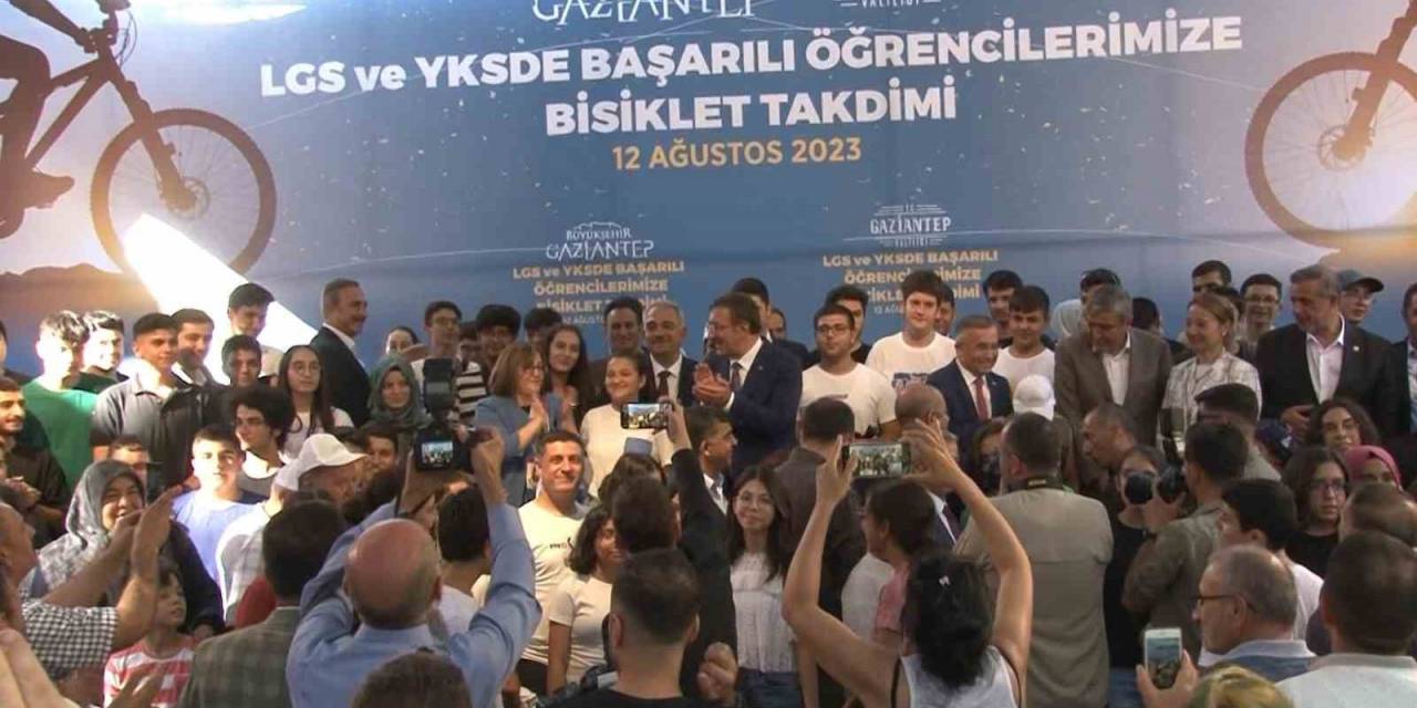 Cumhurbaşkanı Yardımcısı Yılmaz’ın Katılımıyla 534 Başarılı Öğrenciye Bisiklet Dağıtıldı