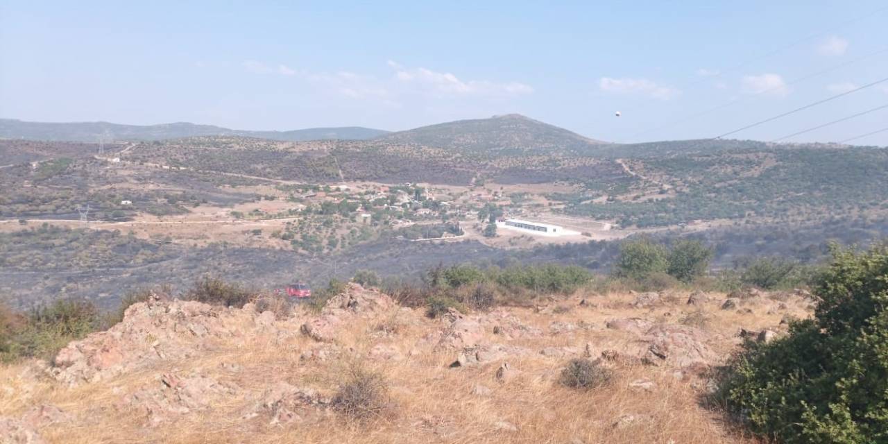 İzmir’de Otluk Ve Makilik Yangını Kontrol Altına Alındı