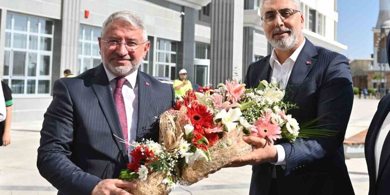 Bakan Işıkhan, Çorum Belediye Başkanı Aşgın’ı Ziyaret Etti