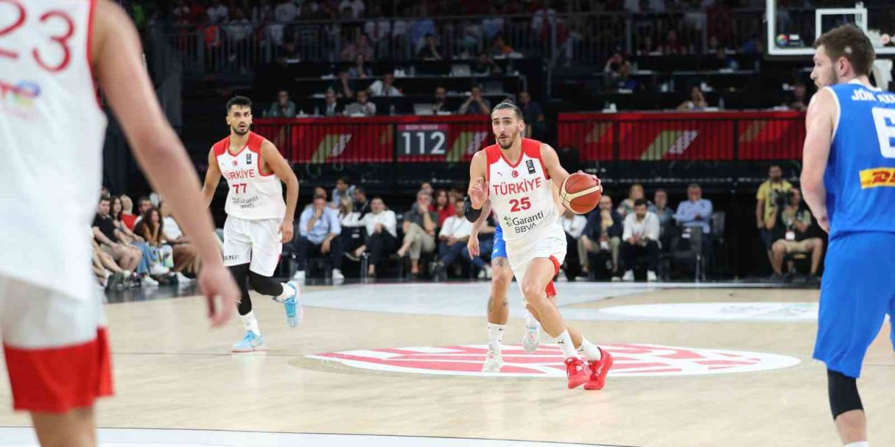 12 Dev Adam Galibiyetle Başladı