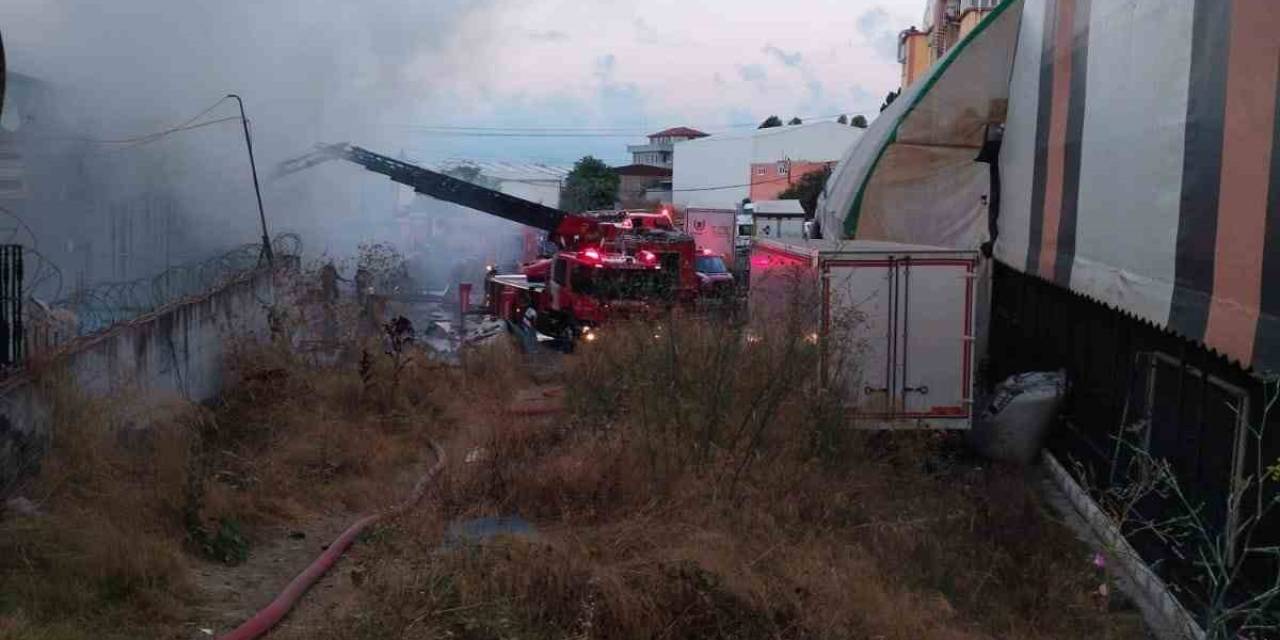 Ataşehir’de İş Yeri Yangını