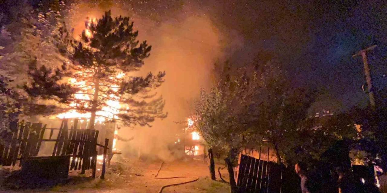 Sakarya’da İki Ev Ve İki Depo Yandı: Kundaklama İddiası