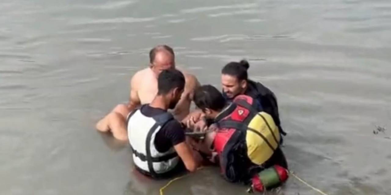 Düzce’de Melen Çayı’nda Sürüklenen Şahıs Böyle Kurtarıldı