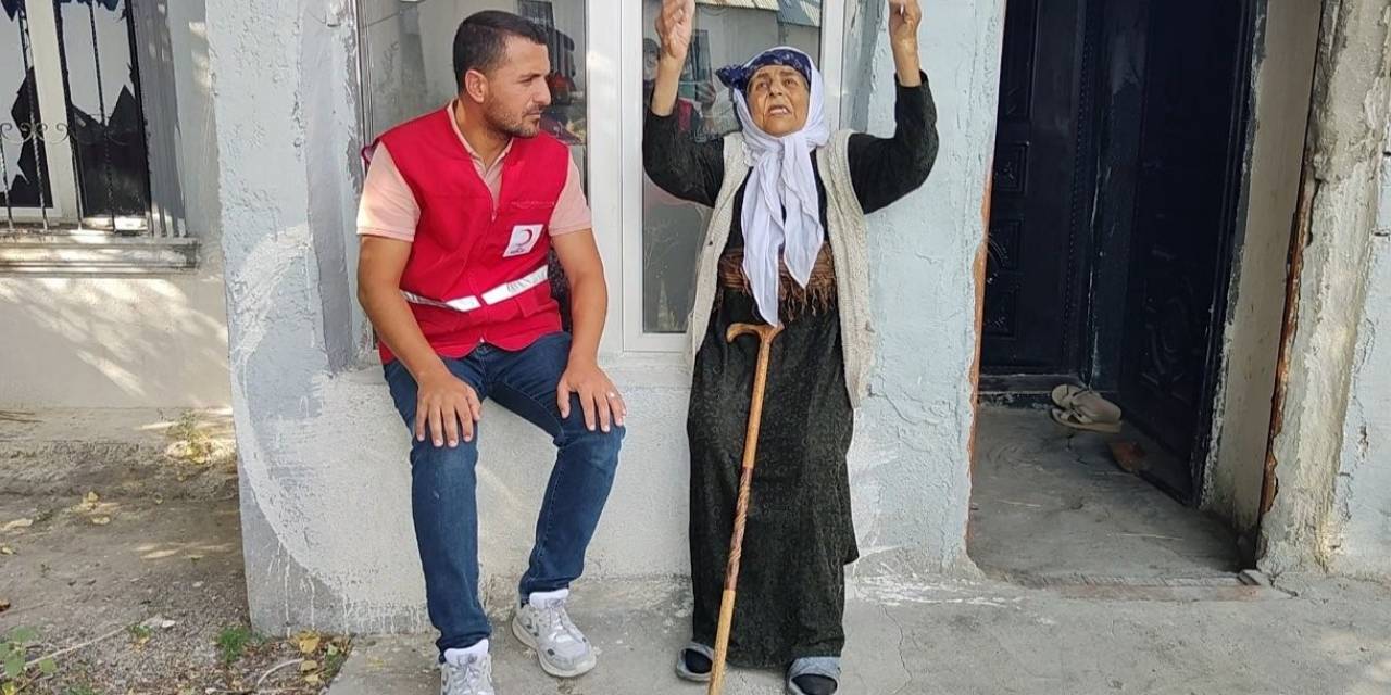 Kızılay Ağrı’da İhtiyaç Sahibi Ailelere Un Dağıttı