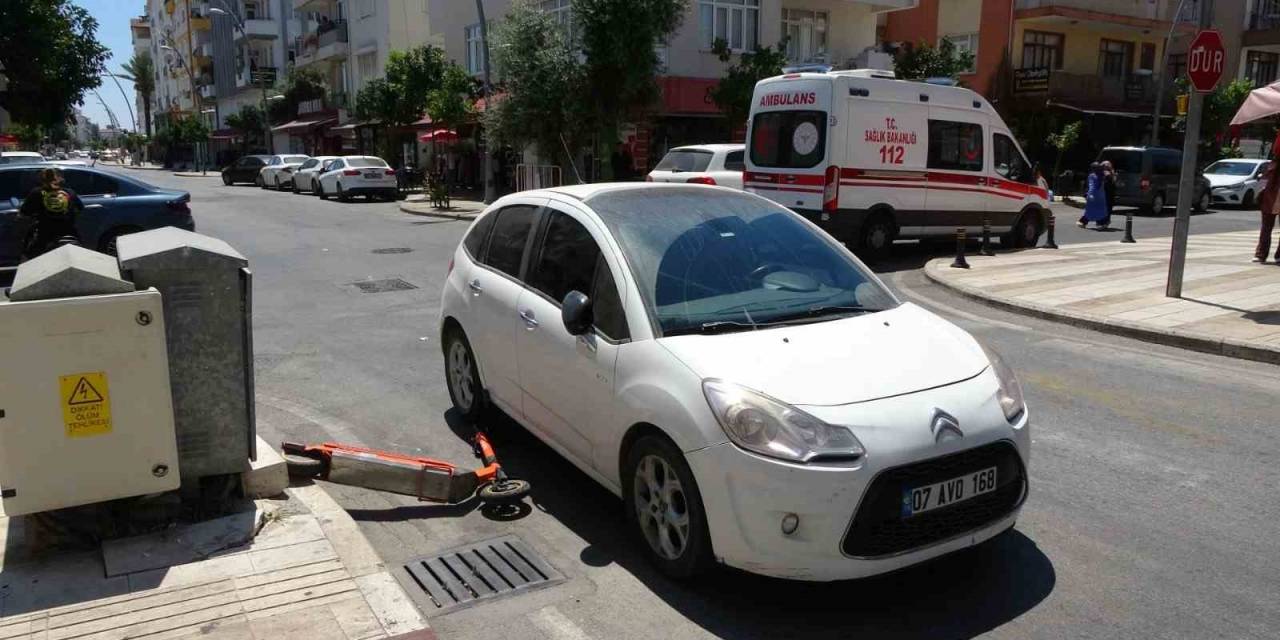 Elektrikli Scooter Otomobil İle Çarpıştı