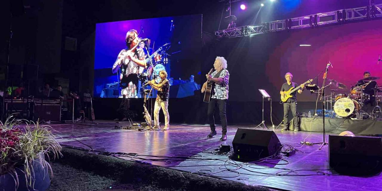 Esenyurt 2. Uluslararası Halk Dansları, Müzik Ve Sanat Festivali’nde Yeni Türkü Fırtınası Esti