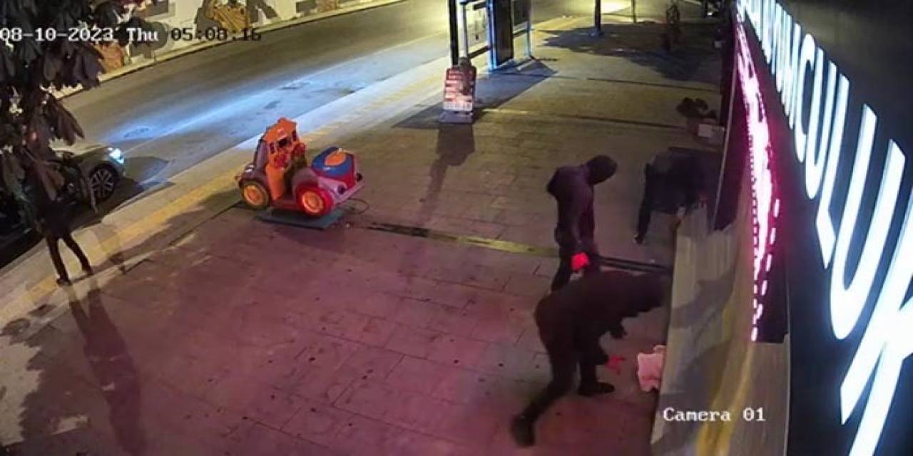 Başakşehir’de Oynayarak Geldikleri Kuyumcuya Sürünerek Girdiler