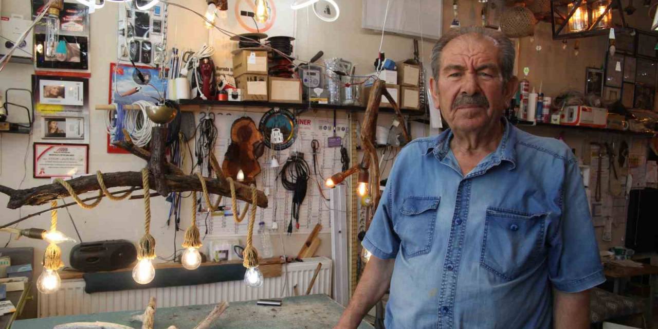 Elektrik Ustası Budadığı Elma Ağaçlarından İş Yerine Avize Yaptı