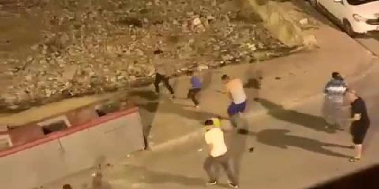 Balat’ta İki Grup Arasındaki Silahlı Ve Taşlı Kavga Kameraya Yansıdı