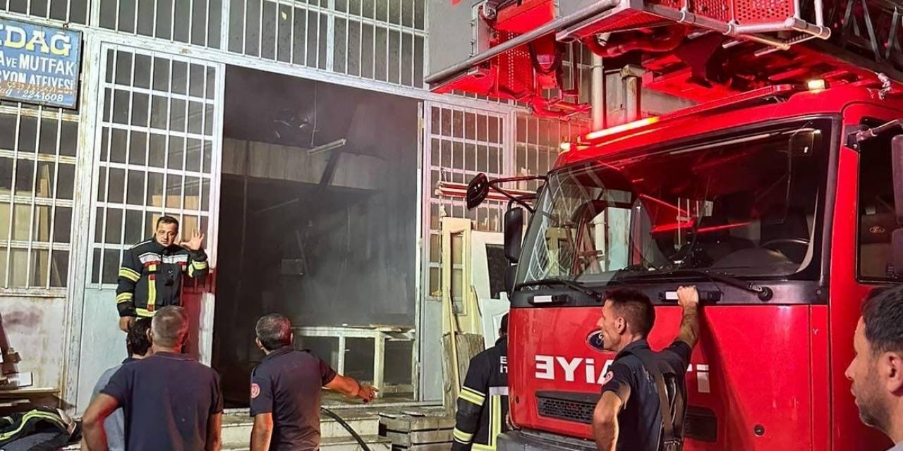 Elazığ’da Marangoz Dükkanında Yangın