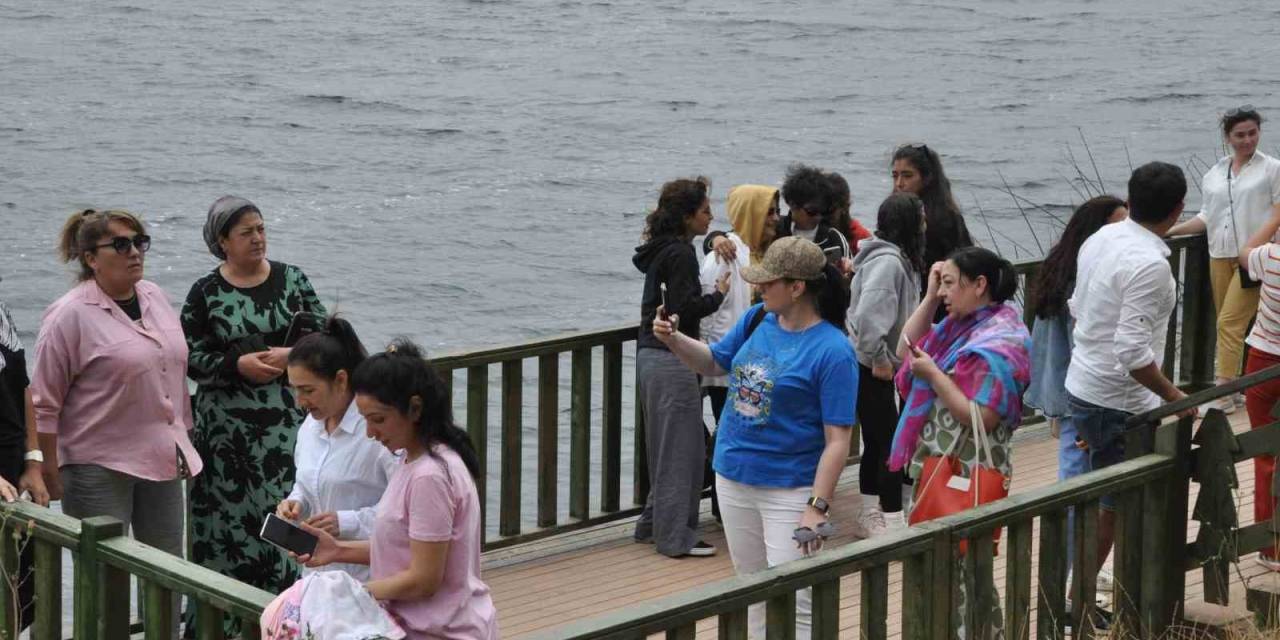 Türkiye Sıcaktan Kavrulurken Tatilciler Abant’ta Serinliyor