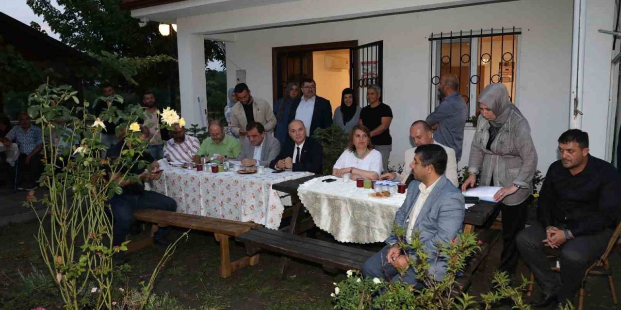 Başkan Özlü Mahalle Sakinlerini Dinledi