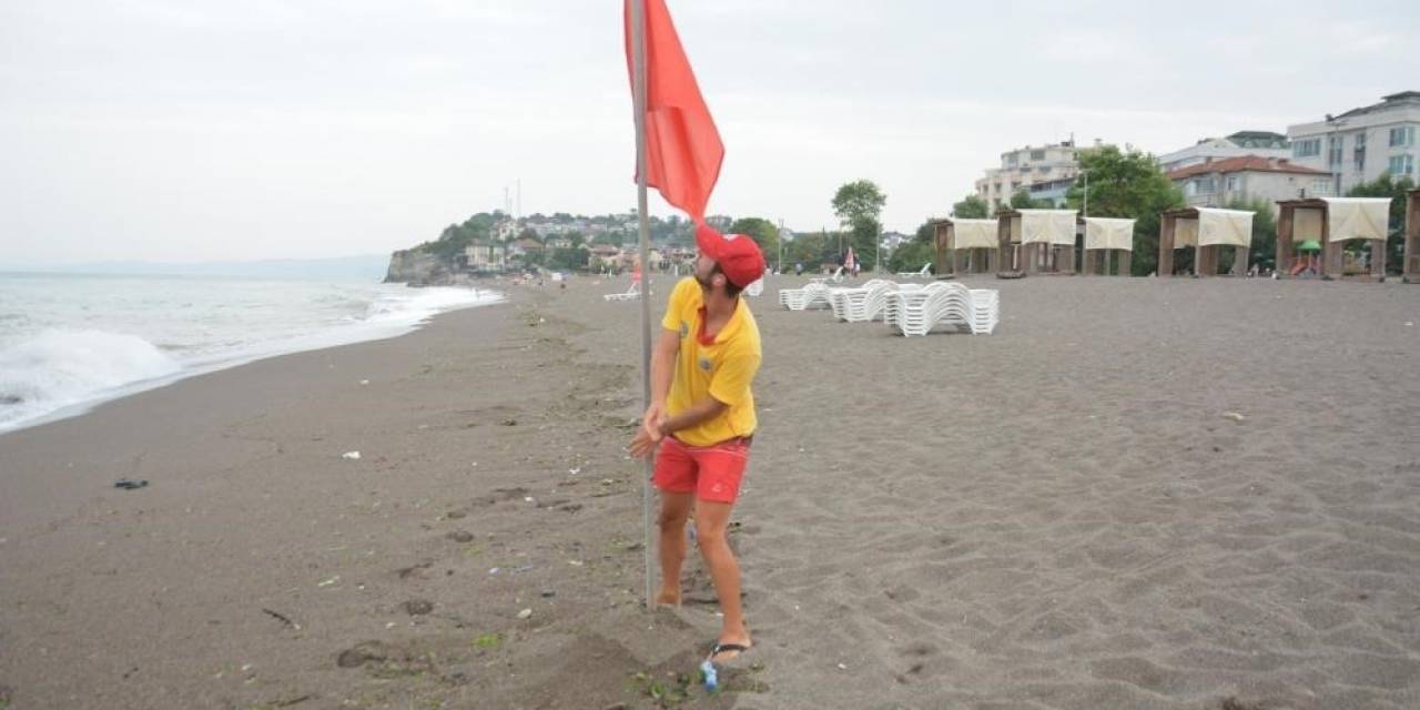 Akçakoca’da Denize Girmek Yasaklandı