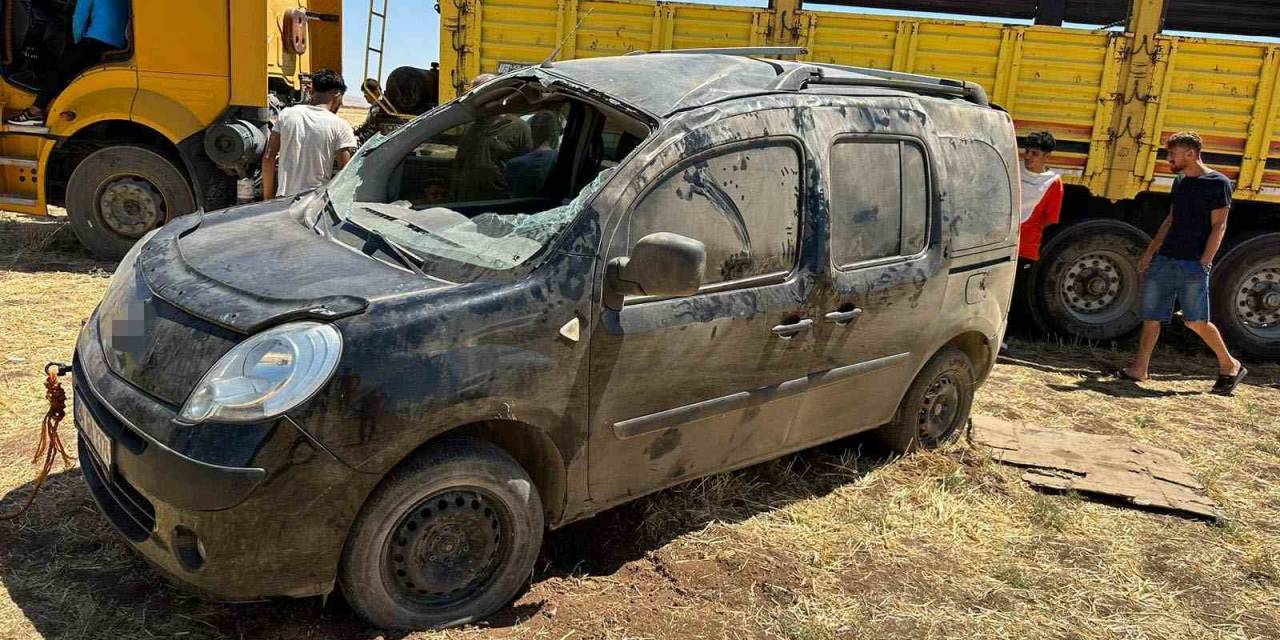 Mardin’de Kontrolden Çıkan Hafif Ticari Takla Attı: 2 Yaralı