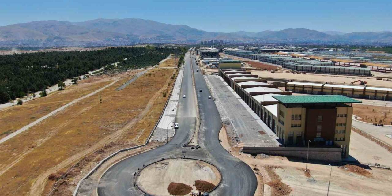 Büyükşehrin Yol Çalışmaları Sürüyor