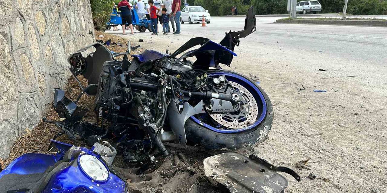 Motosiklet İle Patpat Çarpıştı: 1’i Ağır 3 Yaralı