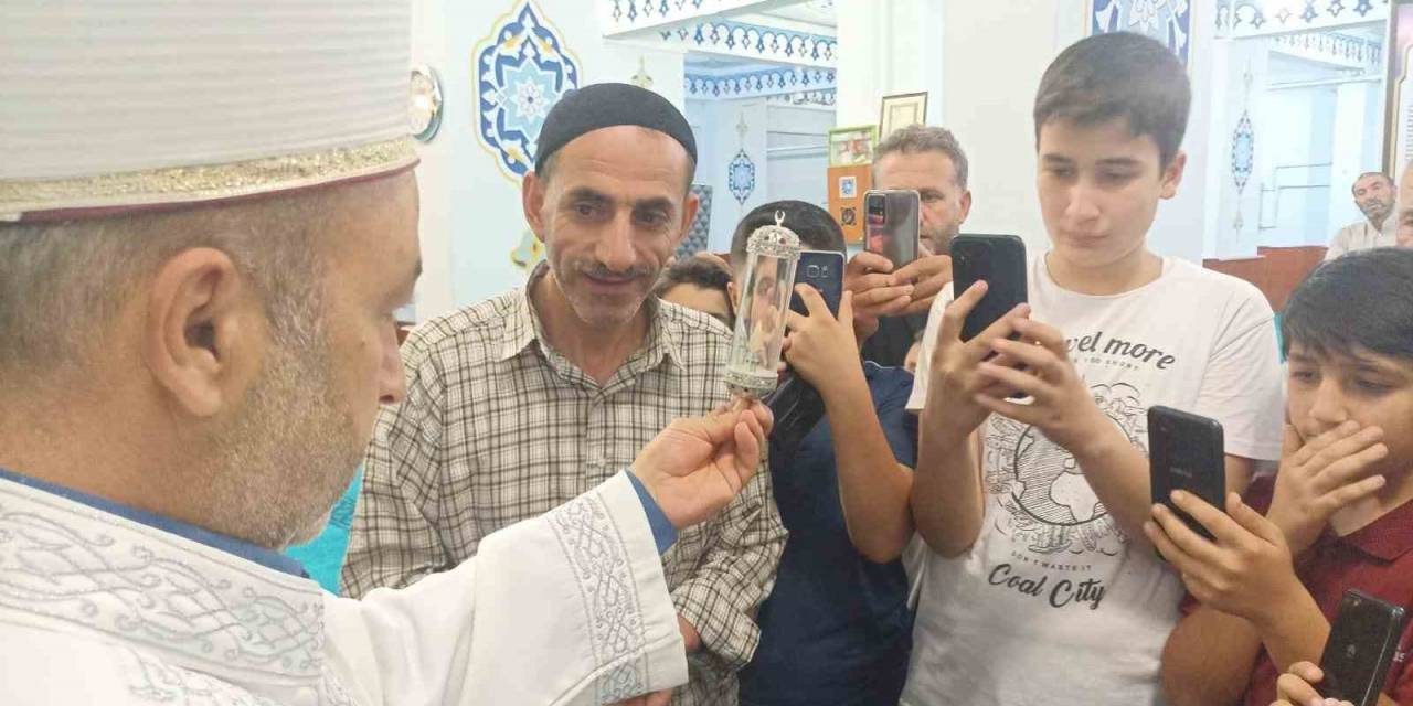 Kur’an Kursu Öğrencilerinden Sakal-ı Şerif’e Yoğun İlgi