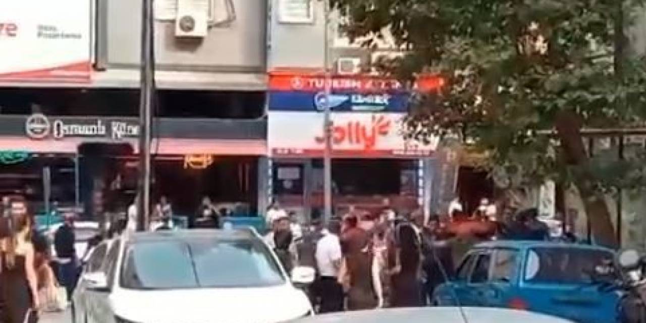 Küçükçekmece’de Ortalığın Savaş Alanına Döndüğü Düğün Kavgası Kamerada