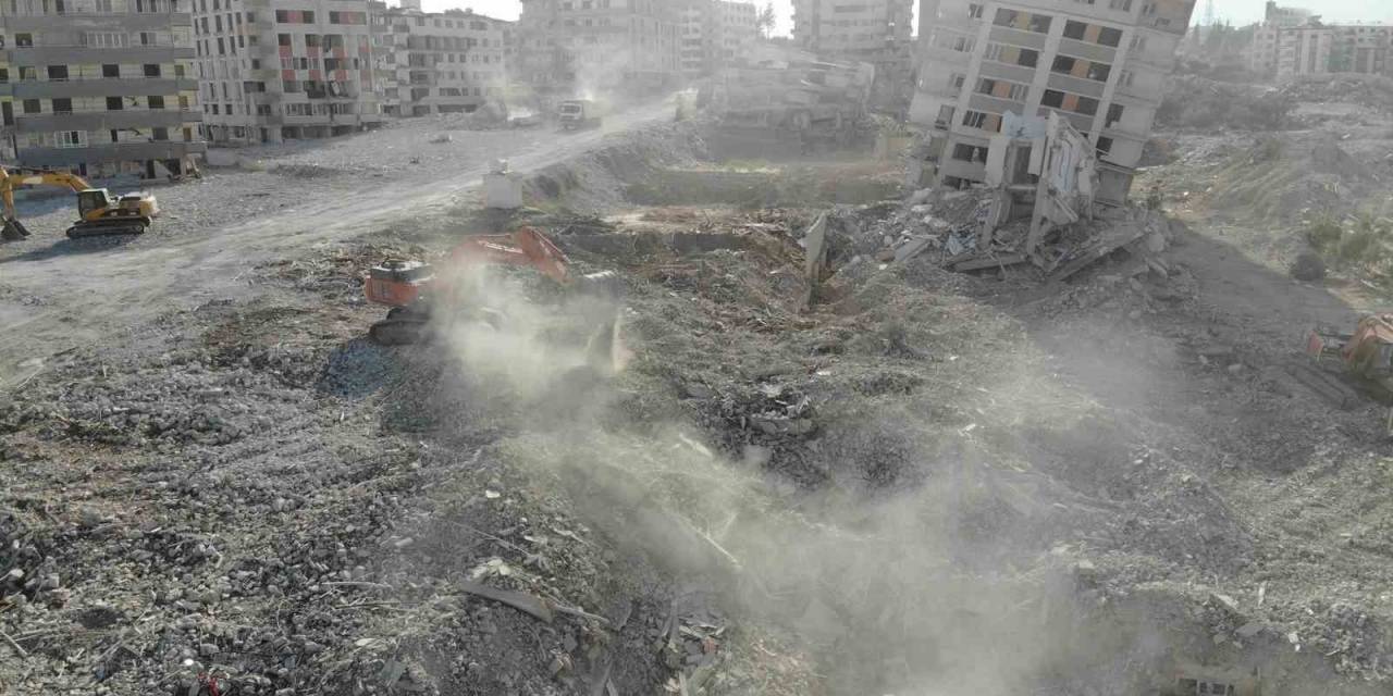 Enkaz Kentte 45 Dereceyi Bulan Basra Sıcağında Zorlu Yıkım