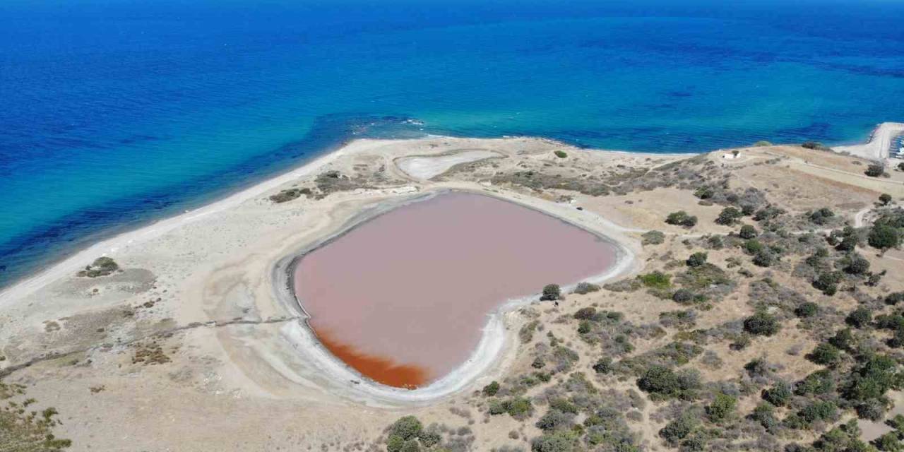 Çanakkale’de 2 Bin Yıllık Antik Liman, Kalpli Pembe Göle Dönüştü