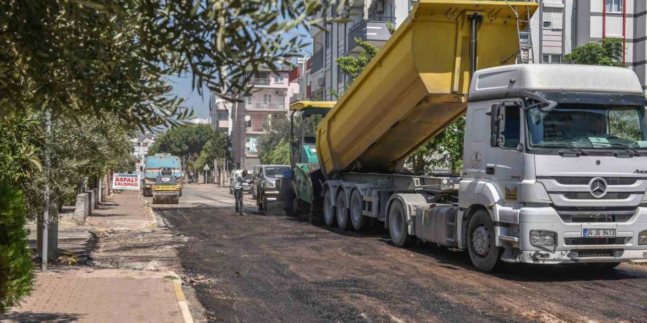 Kepez’den İki Mahalleye Asfalt