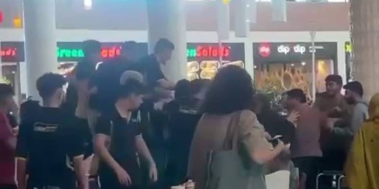 İstanbul’da Avm’nin Restoranı Çıkan Kavgada Adeta Savaş Alanına Döndü