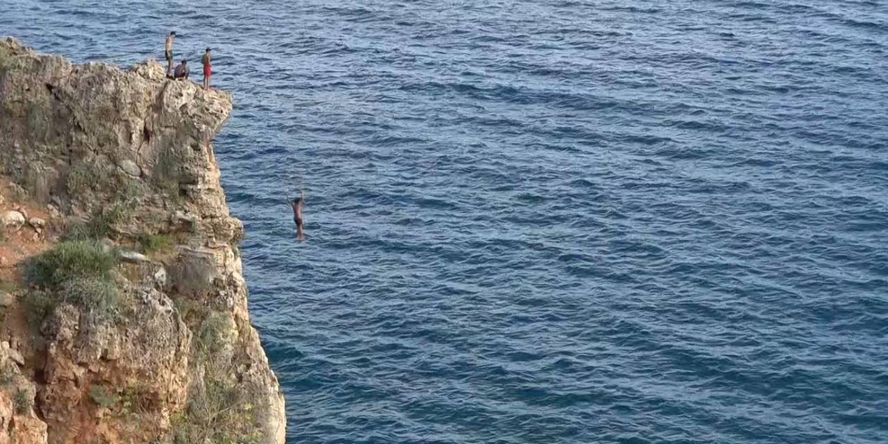 30 Metrelik Falezlerde Gençlerin Ölüm Oyunu