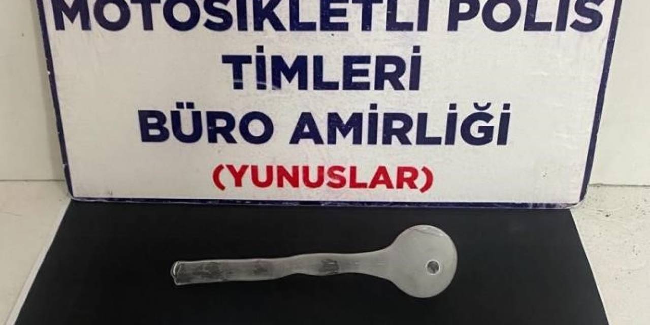 Sigortası Ve Muayenesi Olmayan Plakasız Motosikletin Üzerindeki 2 Kişide Uyuşturucu Bulundu