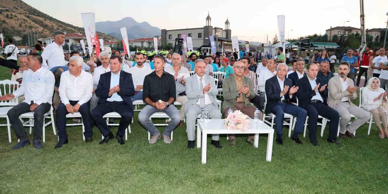 Yamaç Paraşütü Denilince Ali Dağı Akla Geliyor