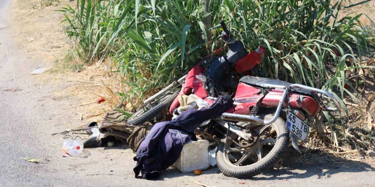 Otomobille Çarpışan Motosiklet Sürücüsü Öldü