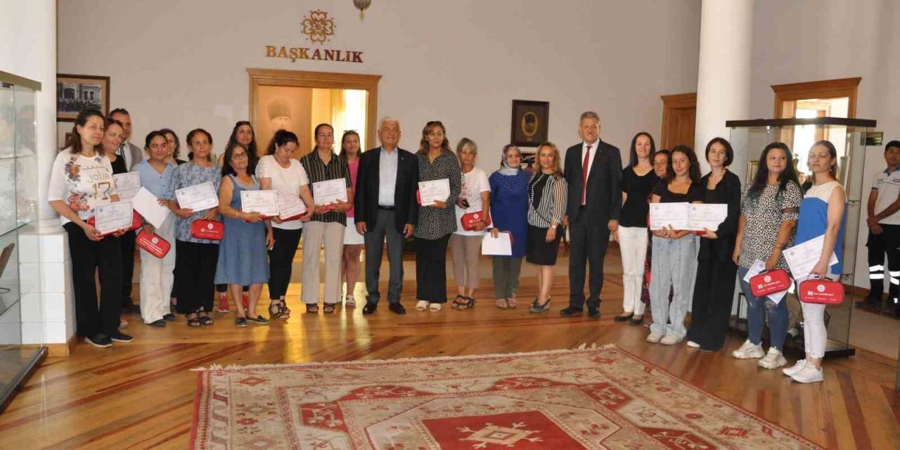 Muğla Büyükşehir Belediyesi 27 Vatandaşa Evde Bakım Sertifikası Verdi