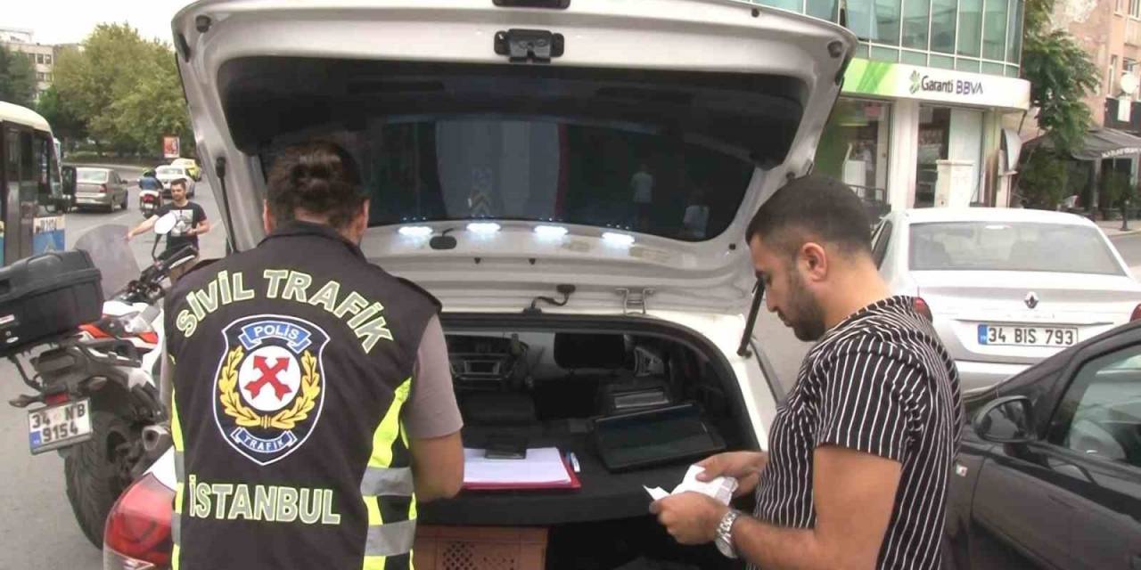 Şoför Olarak Bindiği Minibüsten Yoklama Kaçağı Olarak Çıktı