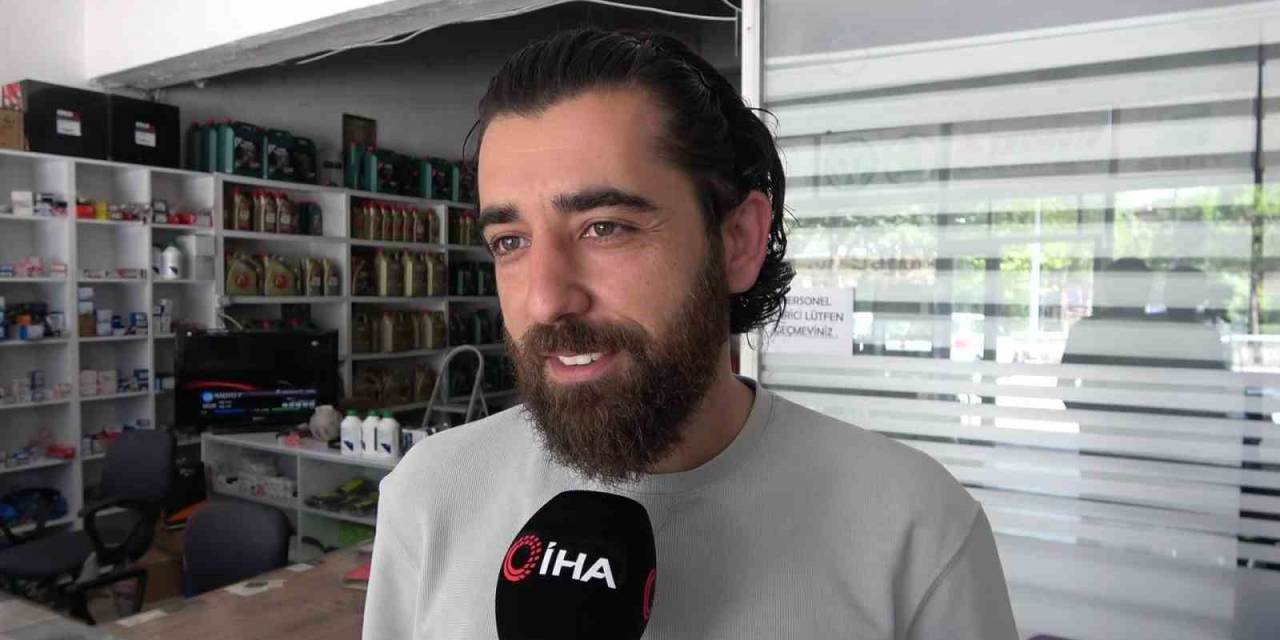 Düğün Sahibini Elbiseleriyle Havuza Attılar