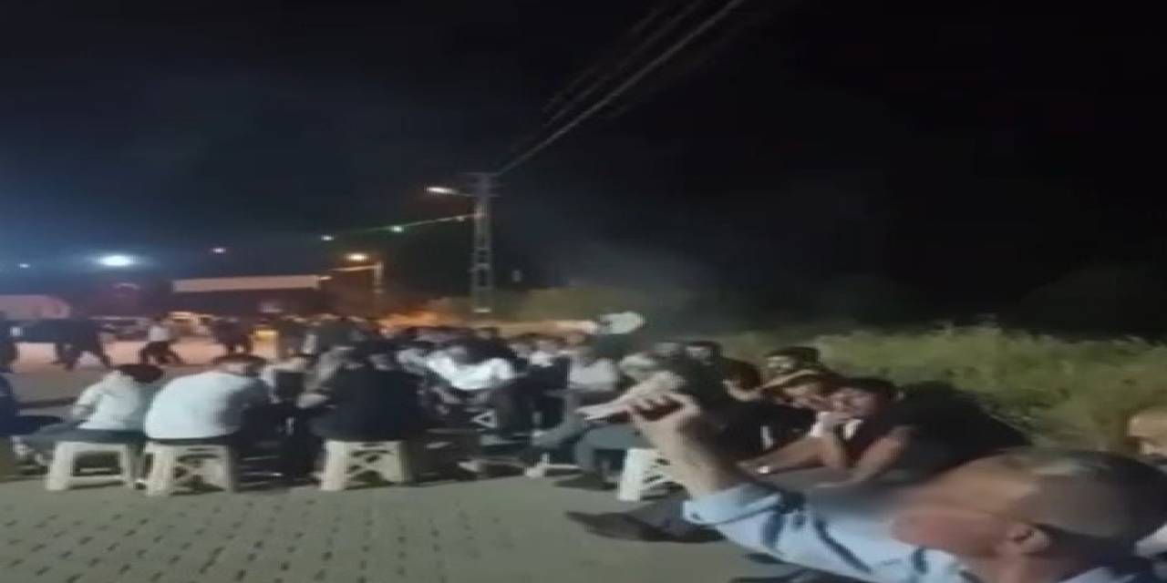 Düğündeki Kalabalığa Aldırmadan Havaya Ateş Eden Magandalar Kameraya Yansıdı