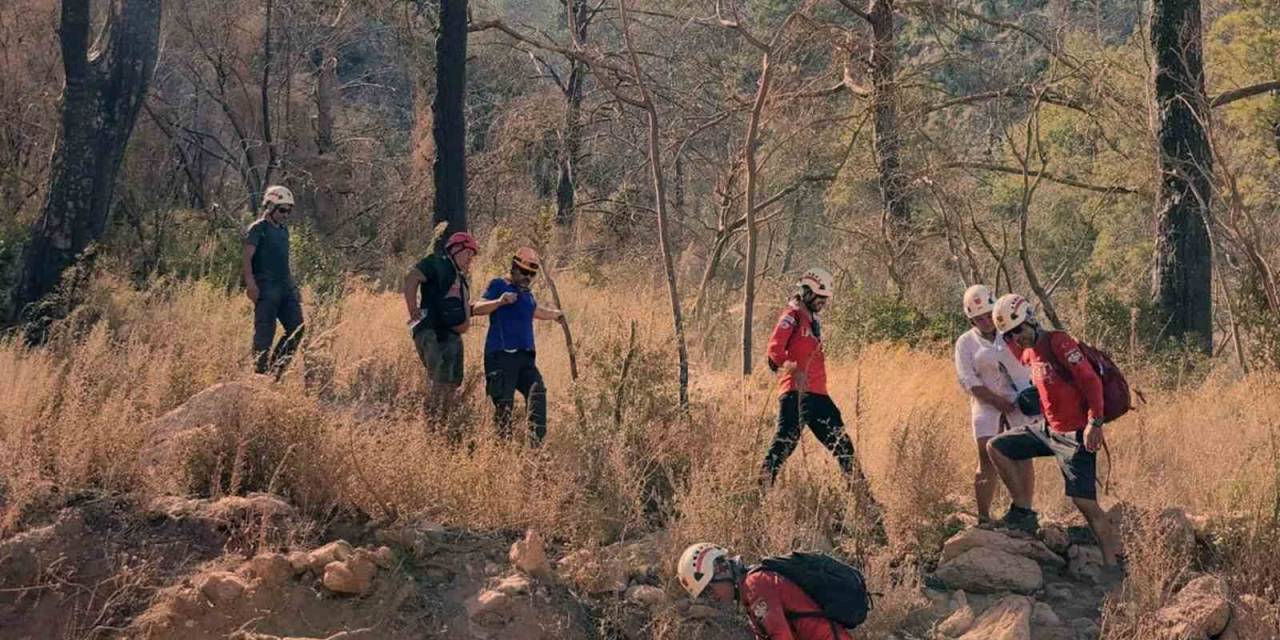 Dağda Mahsur Kalan Turistleri Akut Kurtardı