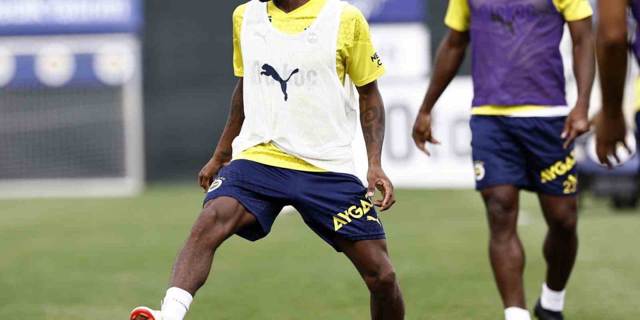 Fenerbahçe’de Yeni Transferler Cengiz Ve Fred Takımla Birlikte İlk Antrenmanlarına Çıktı