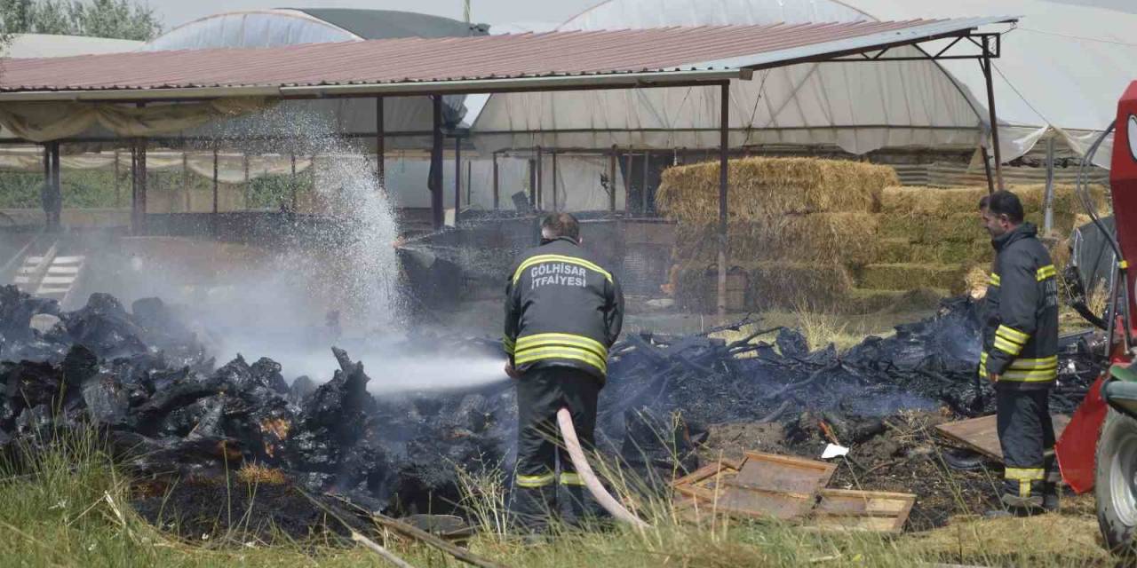 Burdur’da Ekmek Sobasından Sıçrayan Kıvılcımlar Yangın Çıkardı