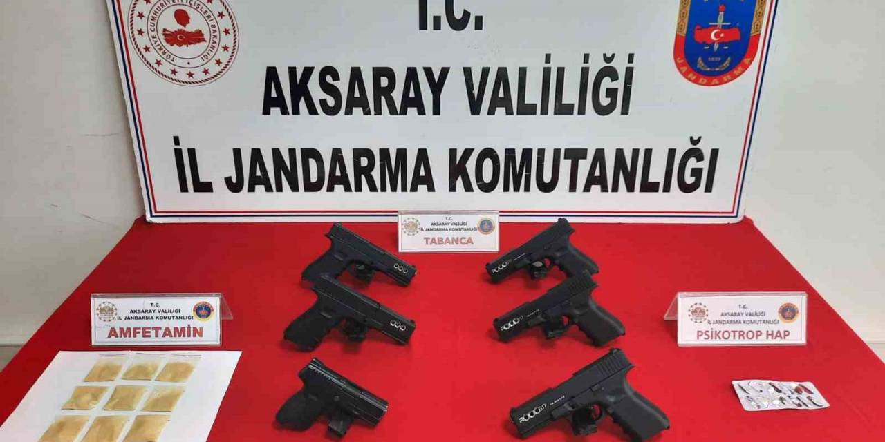 Arabadan Uyuşturucu, Motor Kısmından Silah Çıktı