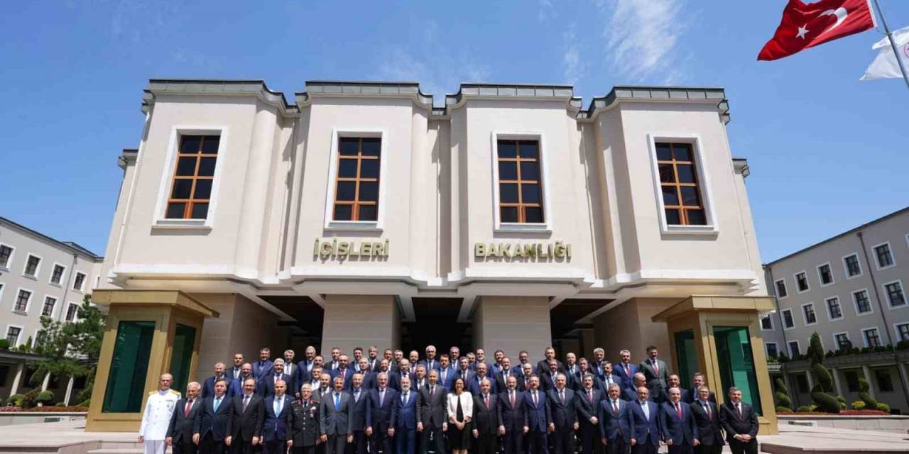 Bakan Yerlikaya Valilerle Bir Araya Geldi