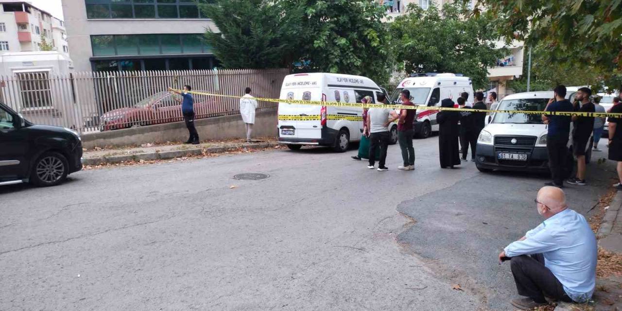 Ataşehir’de Cam Blokların Altında Kalan İş Yeri Sahibi Feci Şekilde Can Verdi