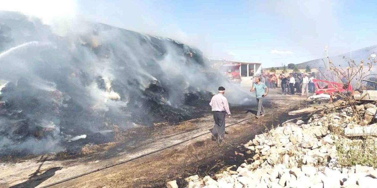 Kütahya’da 9 Saatte Söndürülen Yangında 5 Bin Balya Saman Kül Oldu