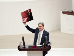 Cumhurbaşkanı Erdoğan’ın Fotoğrafı Genel Kurul’da Tartışmaya Neden Oldu