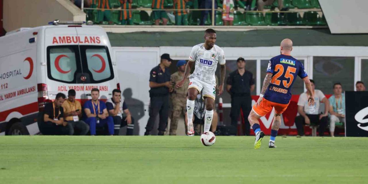 Trendyol Süper Lig: Alanyaspor: 1 - Başakşehir: 0 (ilk Yarı)
