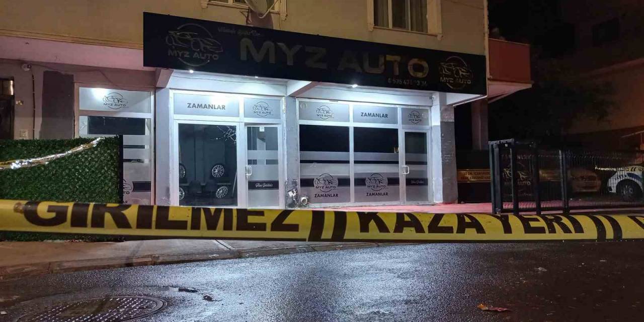 Oto Galeriye Silahlı Saldırı: Kurşunlayıp Otomobille Kaçtılar