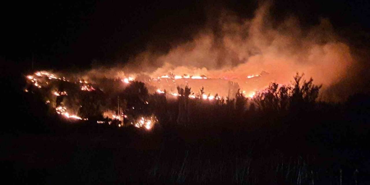 Malatya’da Meyve Bahçelerinin Bulunduğu Dağlık Alanda Yangın
