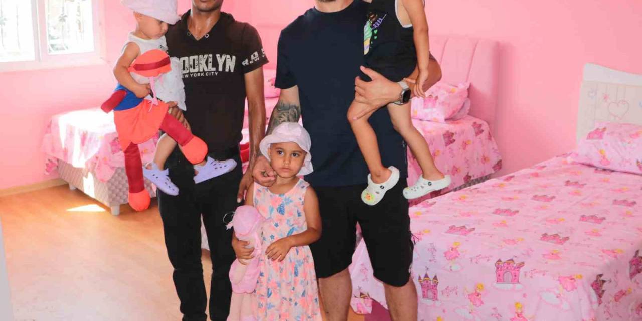 Annelerinin Terk Ettiği 3 Çocuk Ve Babaya Pembe Boyalı Ev Kiralandı