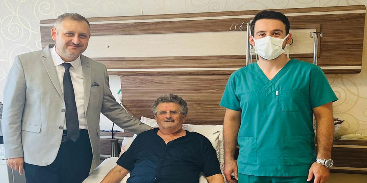 Rize Devlet Hastanesi’nde ilk kez hastayı uyutmadan karotis endarterektomi ameliyatı yapıldı
