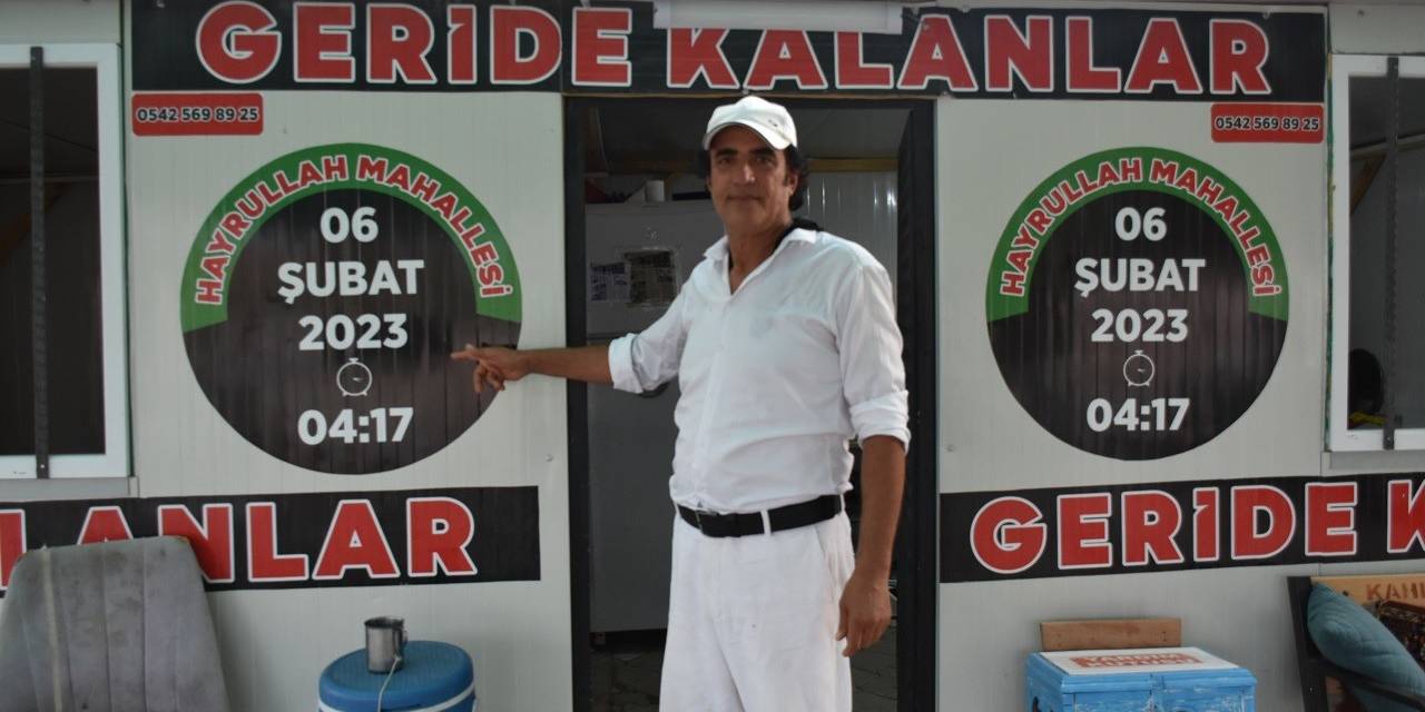 Depremde Kaybettiği Eşi, Kızı Ve Mahallelileri Anısına Bu Konteyneri Açtı