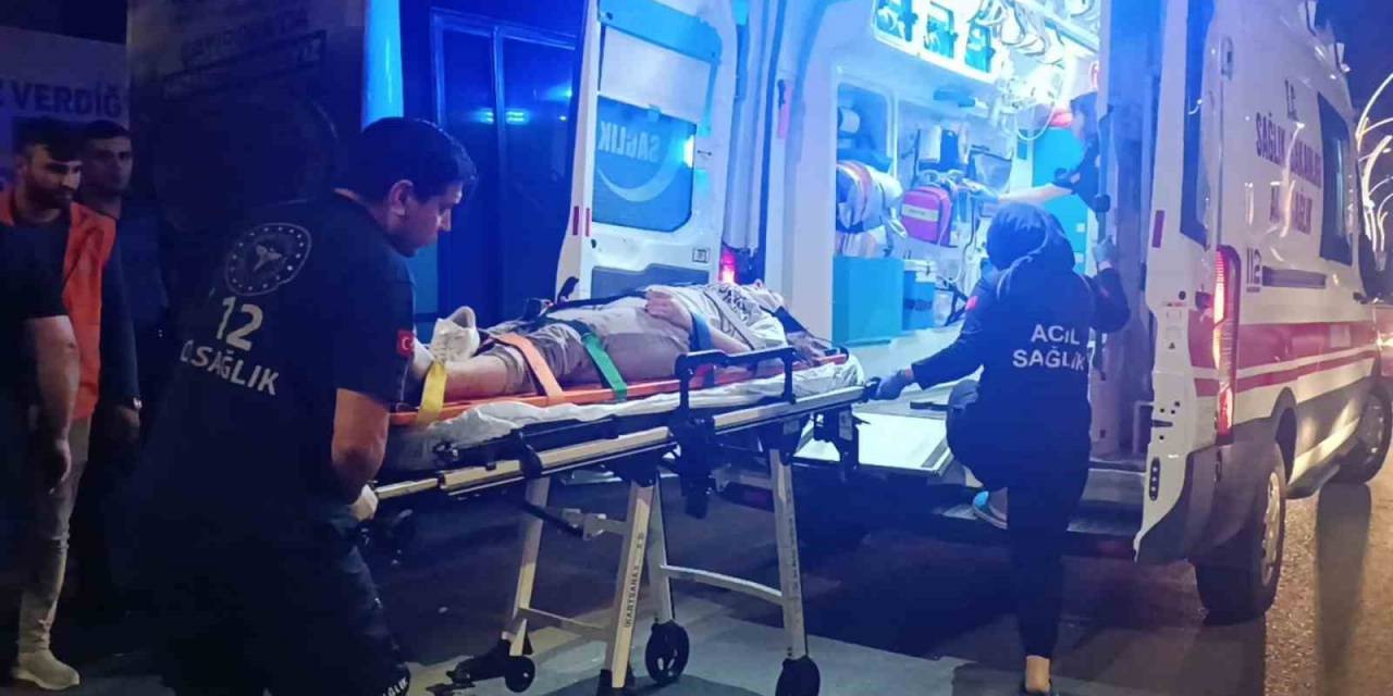 Otomobil İle Motosiklet Çarpıştı : Metrelerce Savrulan Yolcu Ağır Yaralandı