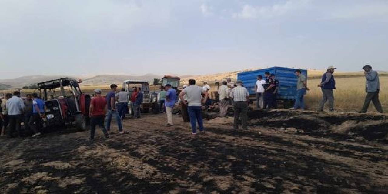 Saman Balyası Yangınında 2 Traktör Yanarak Kullanılamaz Hale Geldi